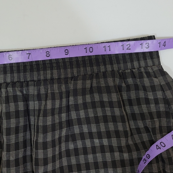 Aritzia Babaton Elwood Plaid shorts - Picture 10 of 10